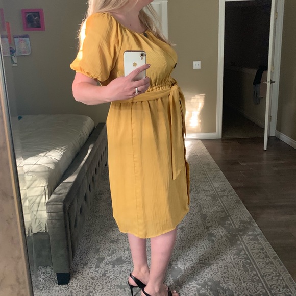 Zara yellow dress with black buttons and belt - Picture 5 of 8